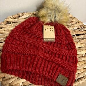 🆕 C.C Cable  Burgundy Knit Beanie with Faux Fur Pom-Pom!
